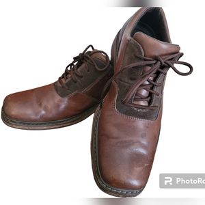 Timberland mens leather shoes in size 8.5 lace up Oxford casual style